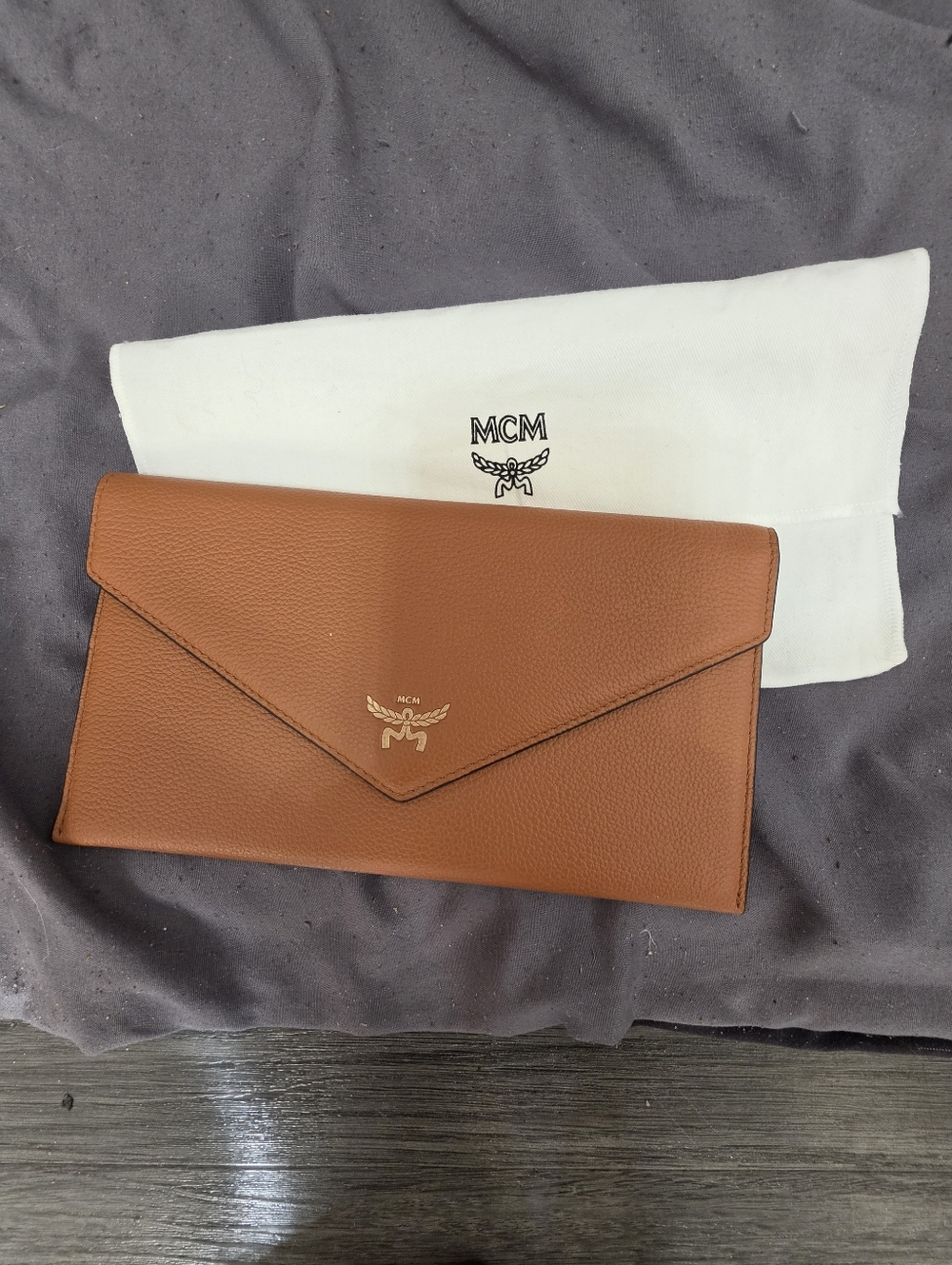 AUTHENTIC NWT - MCM Cognac Envelope Wallet with Gold Logo - Picture 9 of 10